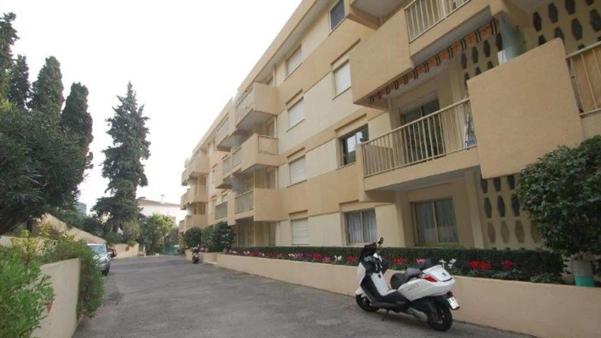 3P Calme Climatise Avec Terrasse, Vue Mer Et Parking - Fr-1-196-373 Menton