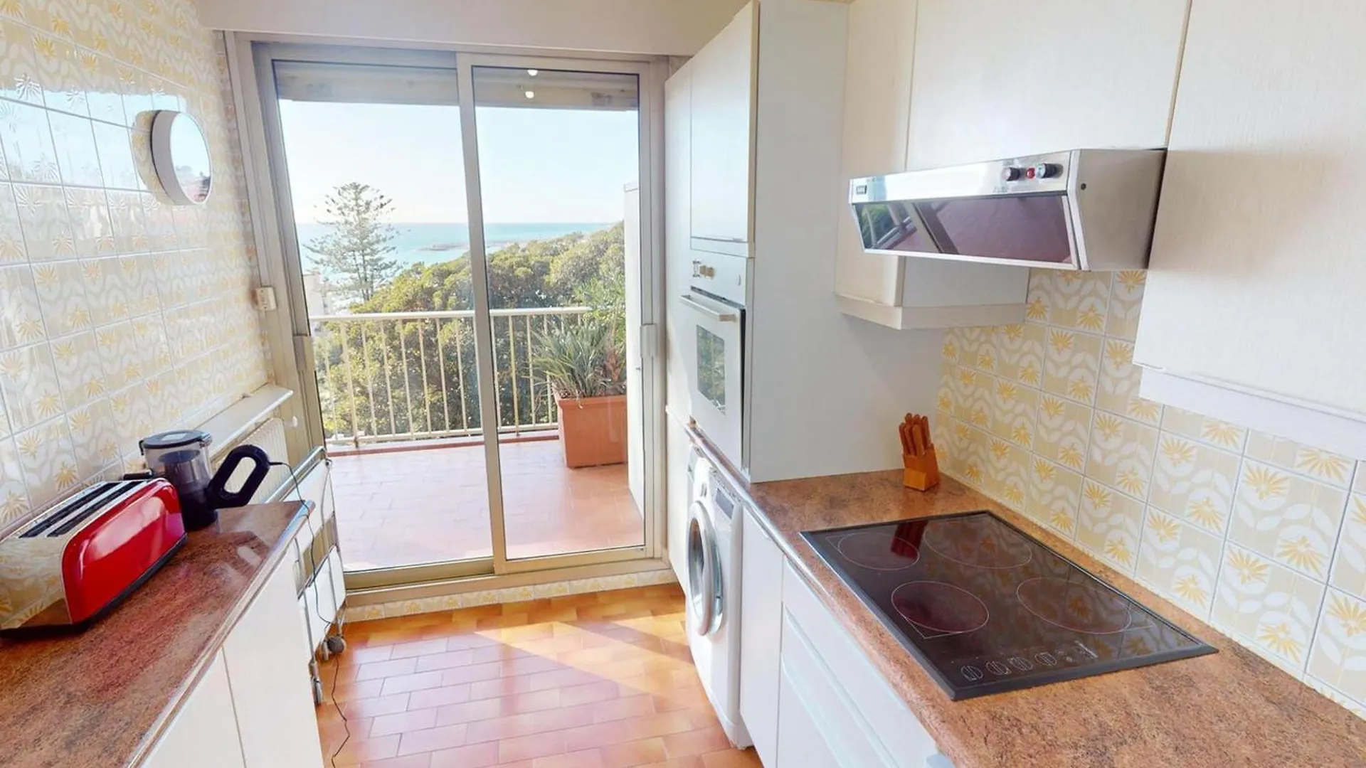 3P Calme Climatise Avec Terrasse, Vue Mer Et Parking - Fr-1-196-373 Menton
