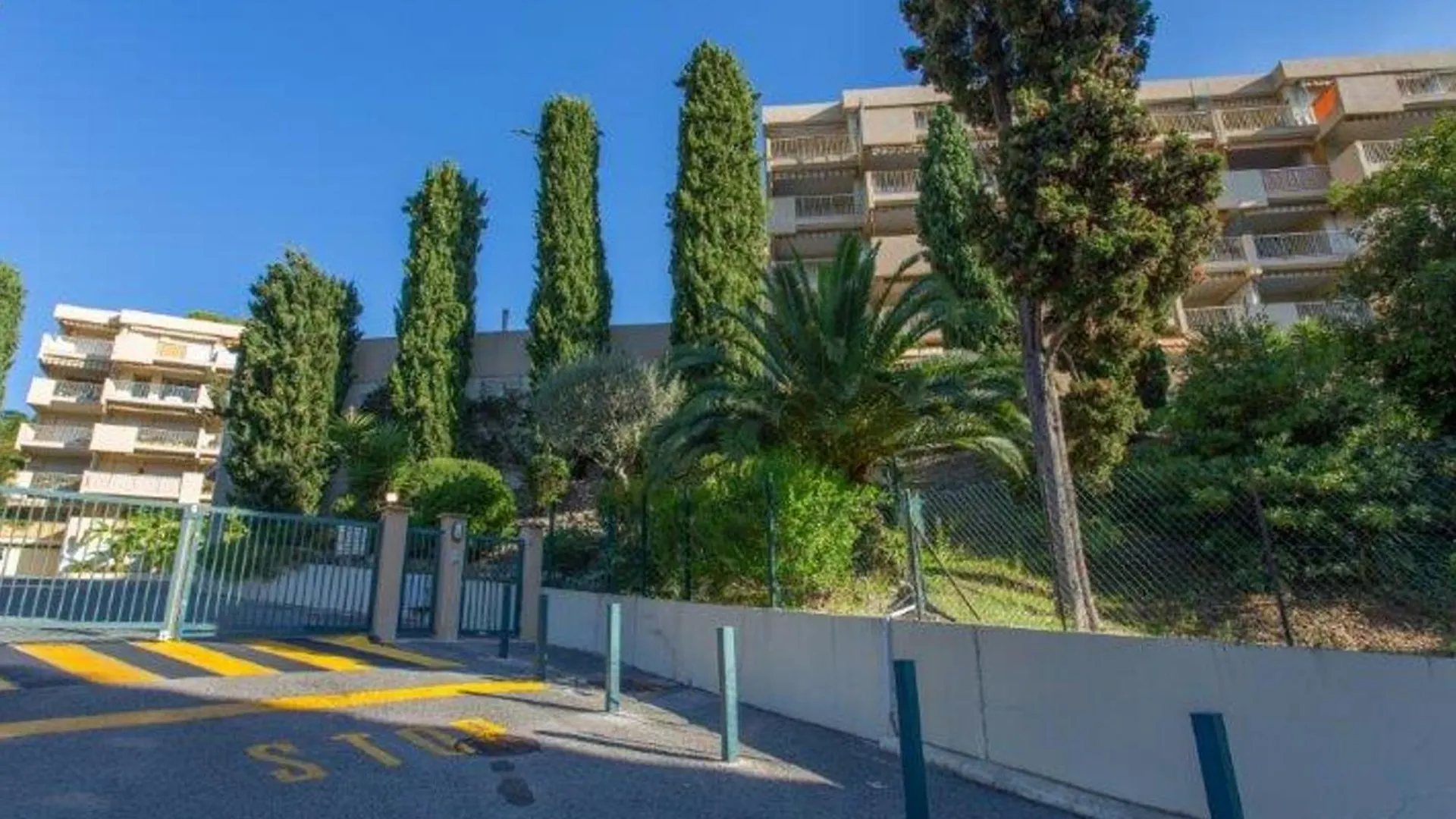 3P Calme Climatise Avec Terrasse, Vue Mer Et Parking - Fr-1-196-373 Μεντόν Διαμέρισμα