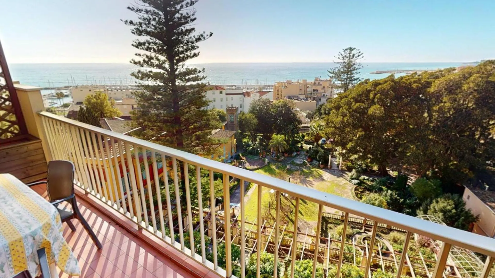 3P Calme Climatise Avec Terrasse, Vue Mer Et Parking - Fr-1-196-373 Μεντόν